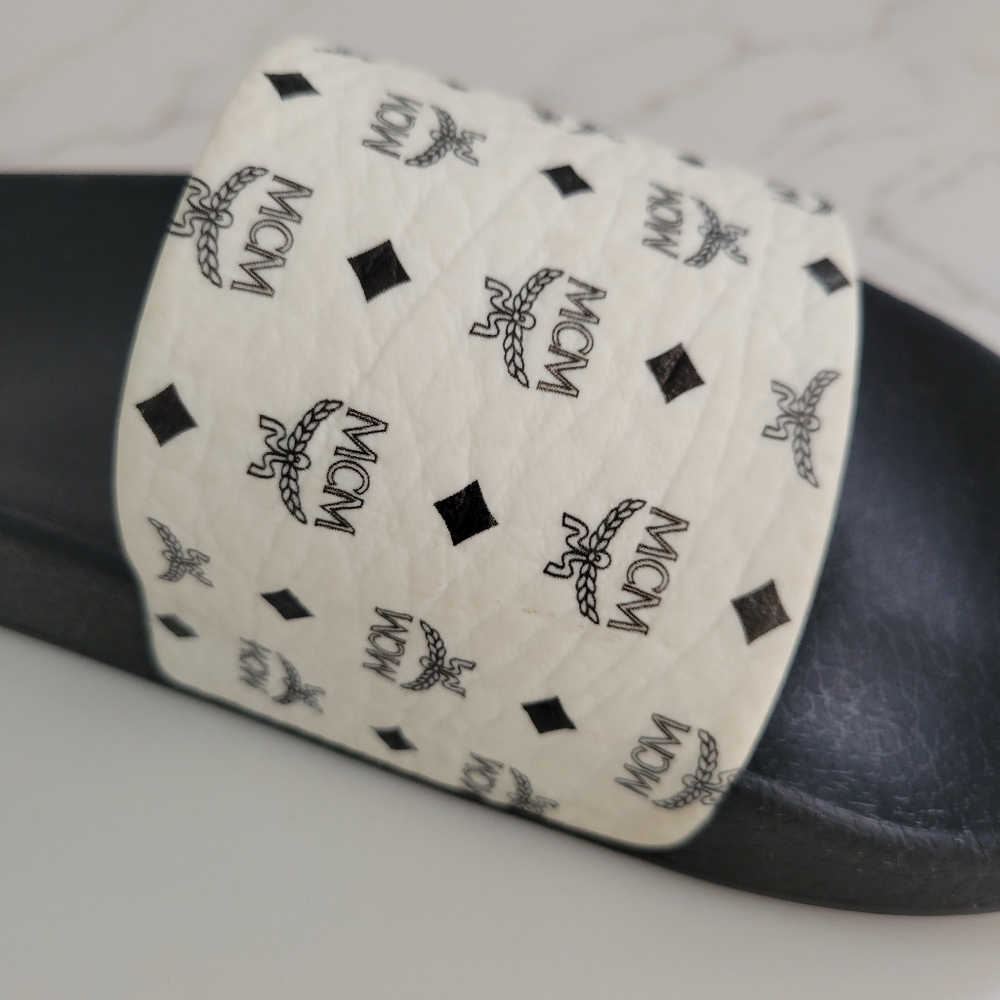 MCM Black and Cream Slides - Picture 3 of 7